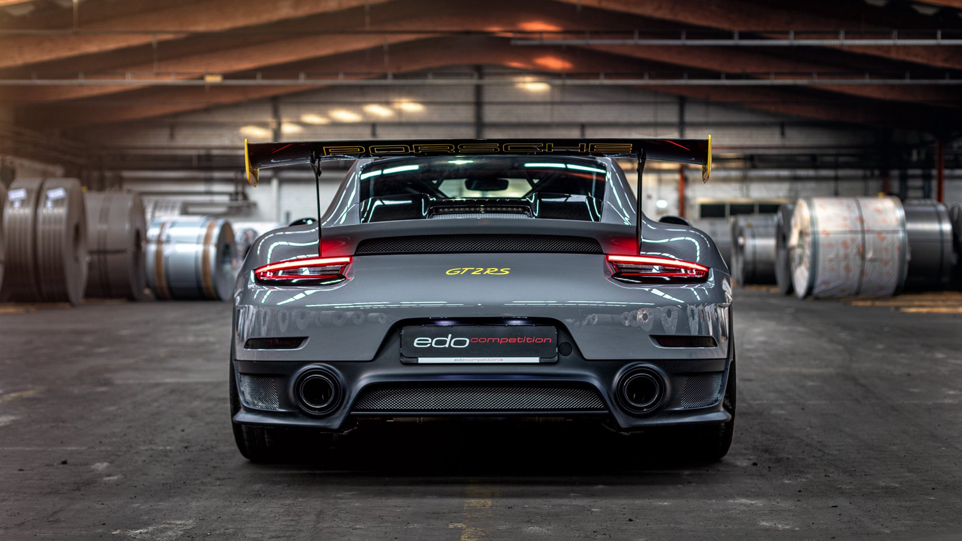 32年魔咒终结!阿尔瓦雷斯戴帽点燃高原,秘鲁血性复仇掀翻委内瑞拉