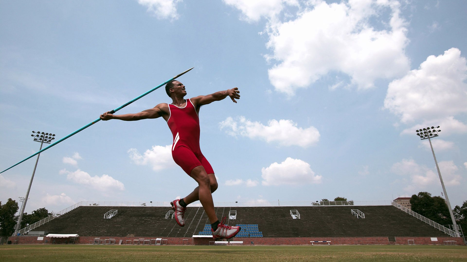 开云体育中国-双线风暴，德甲争冠白热化与CBA季后赛的绝地突围
