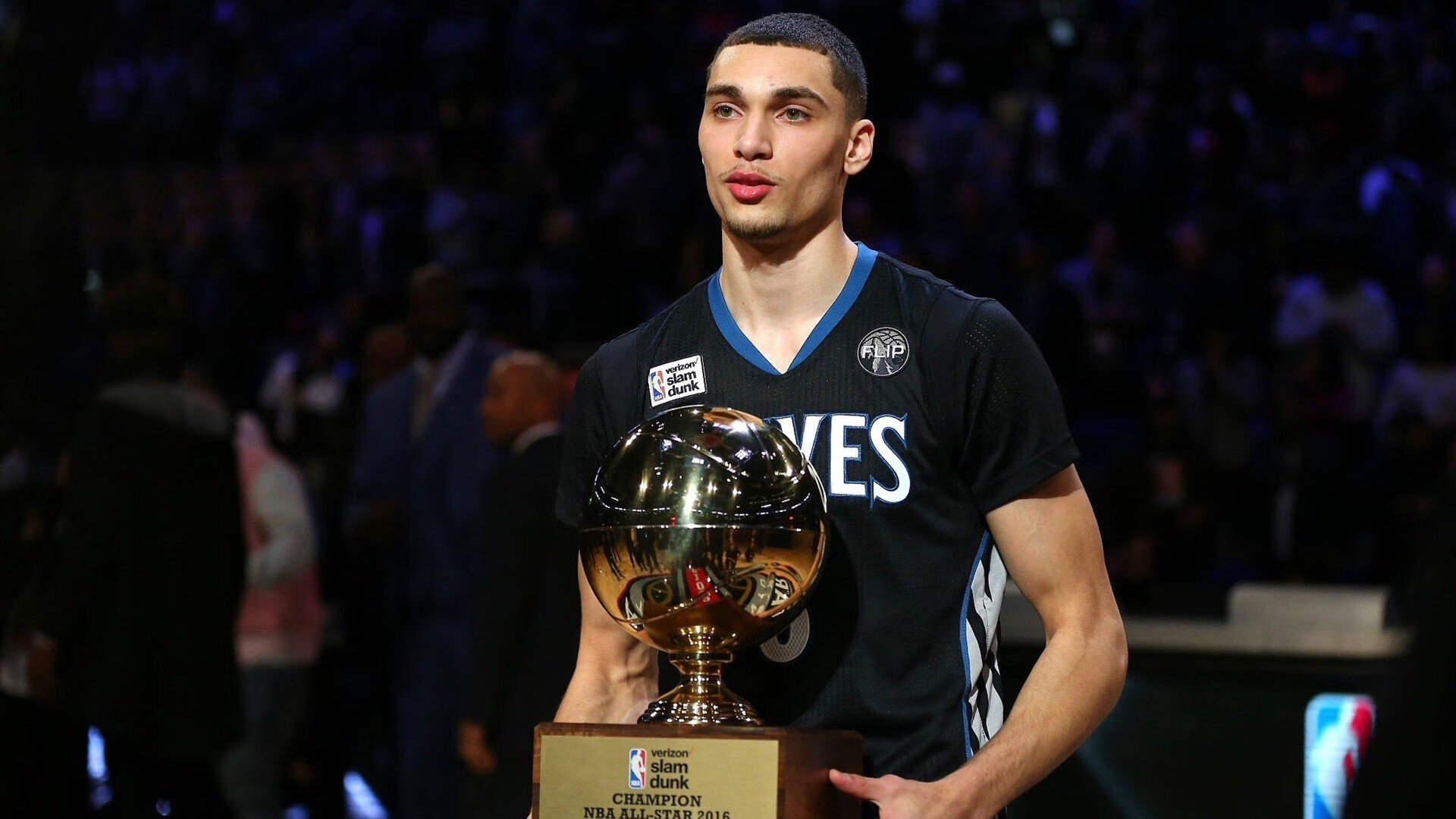 开云下载-福克斯末节爆发导演惊天逆转！活塞加时险胜骑士，他用实力击碎所有质疑